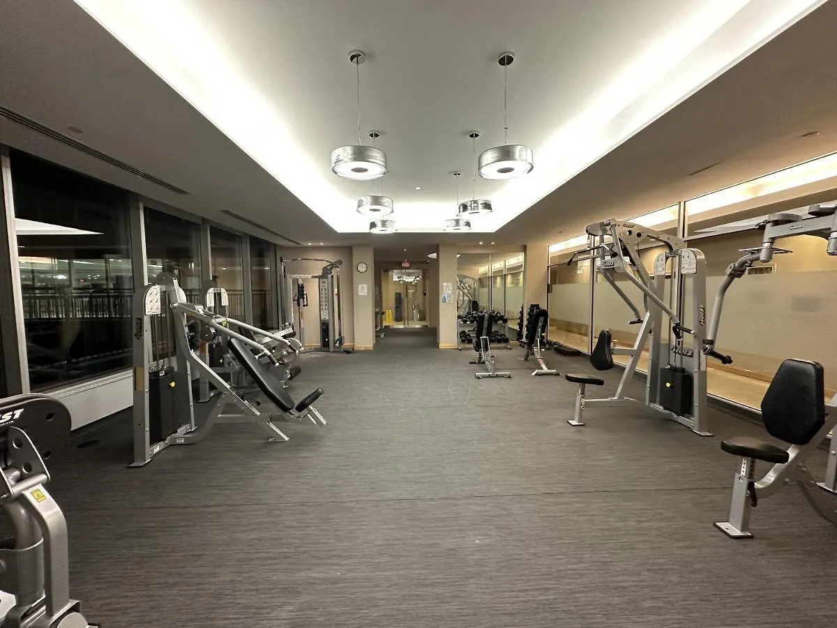 شقة Luxury Downtown Toronto 2 Bedroom Suite With City And Lake Views And Free Parking كندا