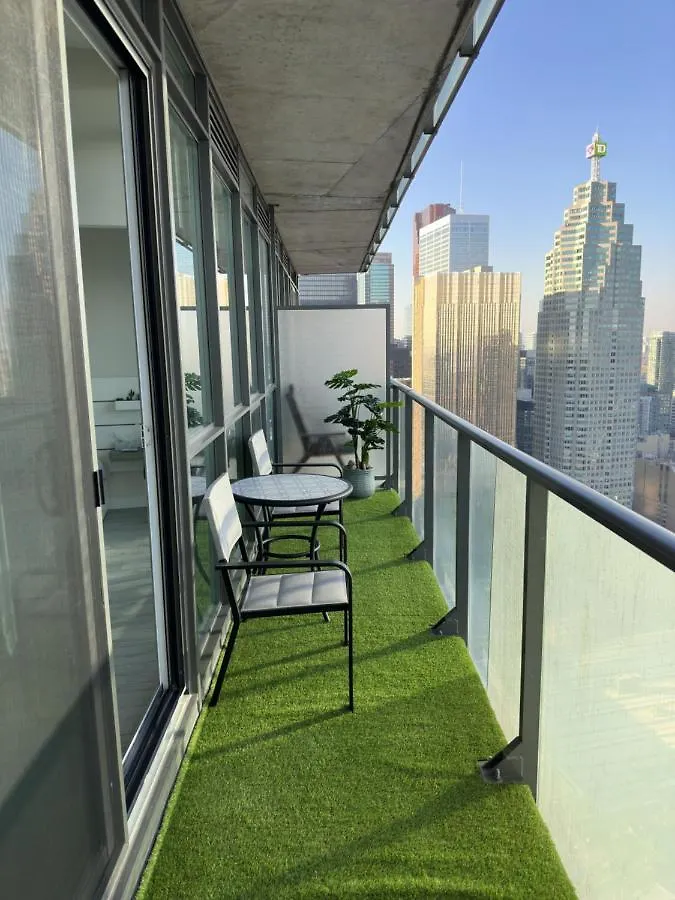 Luxury Downtown Toronto 2 Bedroom Suite With City And Lake Views And Free Parking