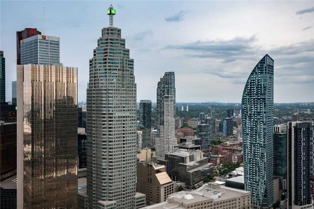 شقة Luxury Downtown Toronto 2 Bedroom Suite With City And Lake Views And Free Parking