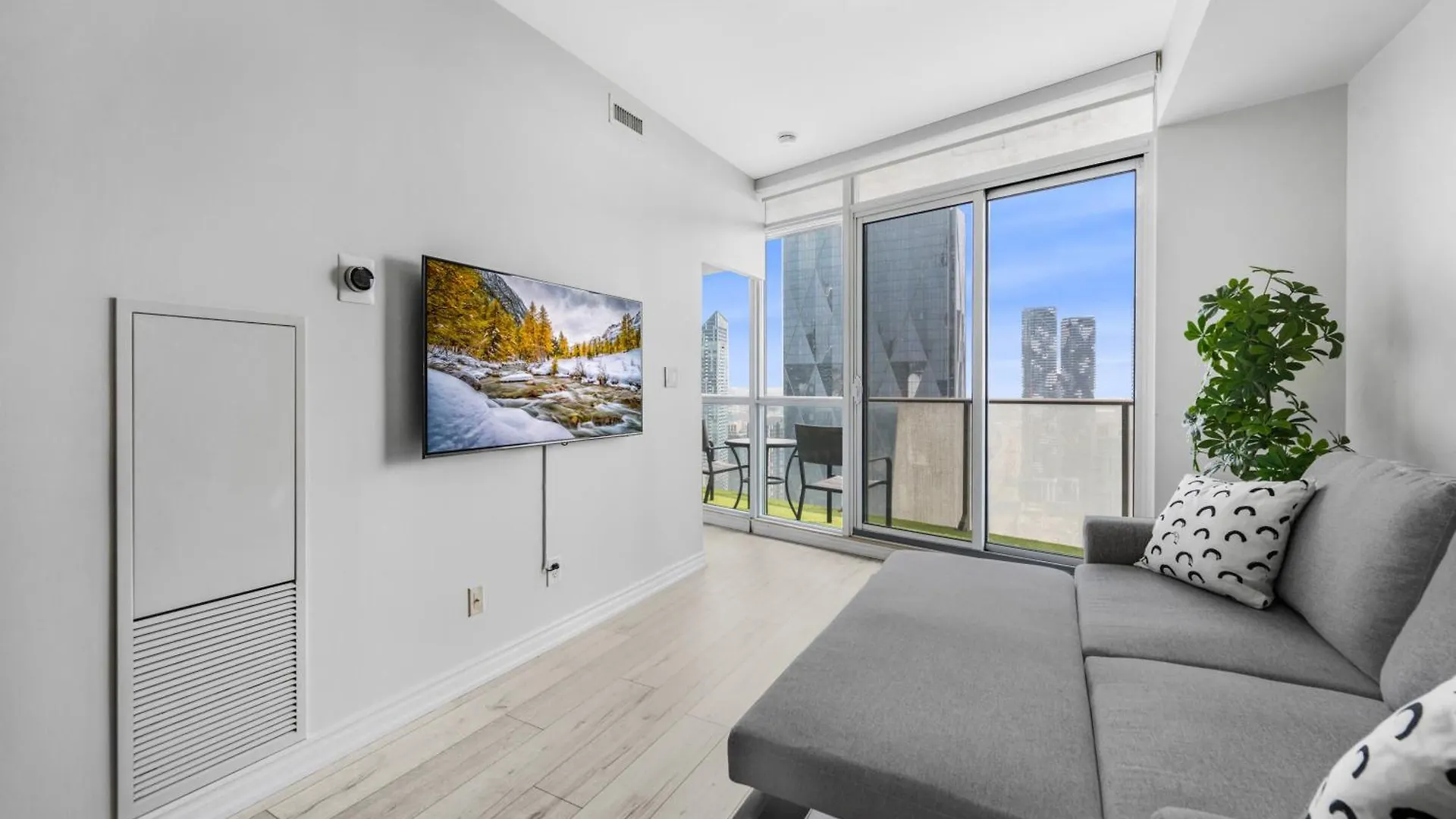 شقة Luxury Downtown Toronto 2 Bedroom Suite With City And Lake Views And Free Parking